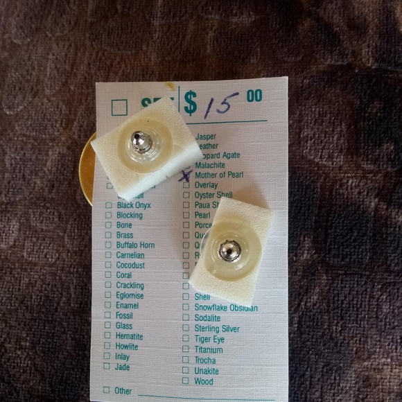 Vintage Karla Jordan - MOP Gold Round Earrings - Picture 3 of 5